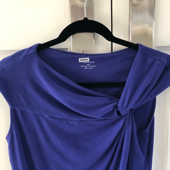🛍️SALE 2 for $20 TOP Asymmetrical Twist Neckline T-shirt - Picture 2 of 4